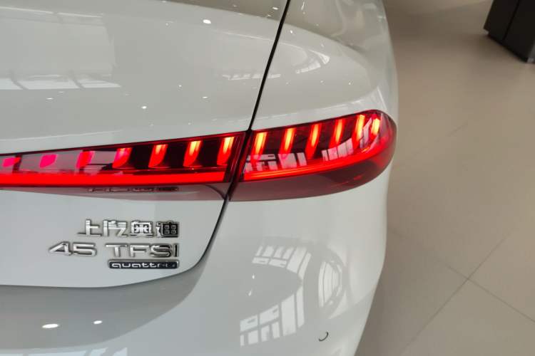 Used Audi A7L 2024 45TFSI quattro S-line Visionary Edition Flow Crystal Package