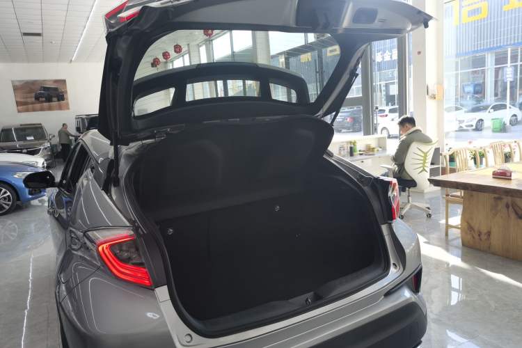 Used Toyota IZOA 2020 2.0L Yichi Version
