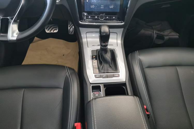 Used Roewe RX5 2016 30T Two-Wheel Drive Automatic Internet Smart Edition