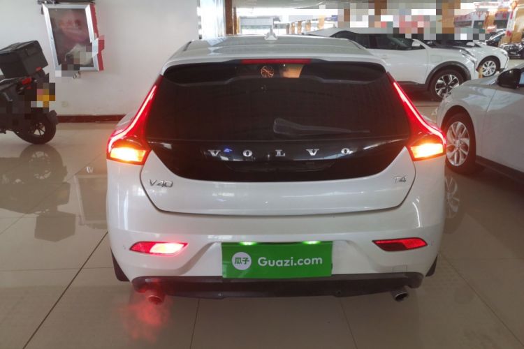 Used Volvo V40 2016 T4 Smart Luxury Edition
