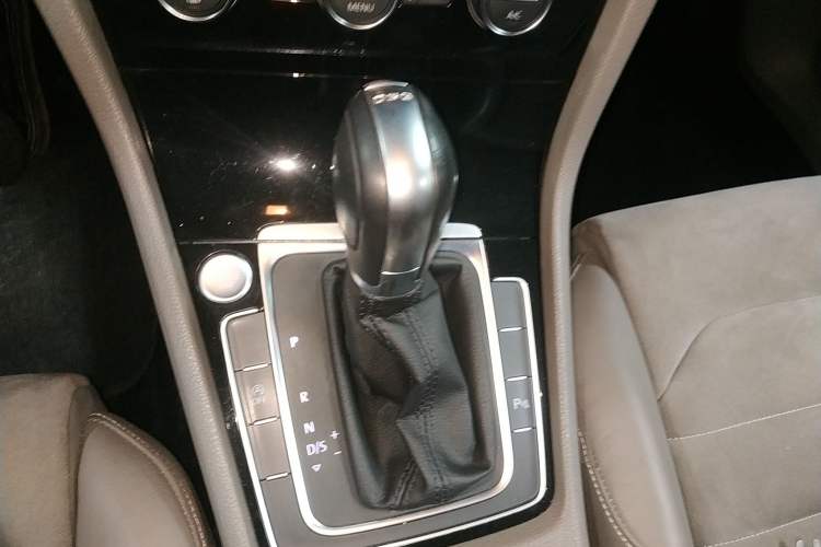 Used Volkswagen Golf 2015 1.4TSI Automatic Flagship Model
