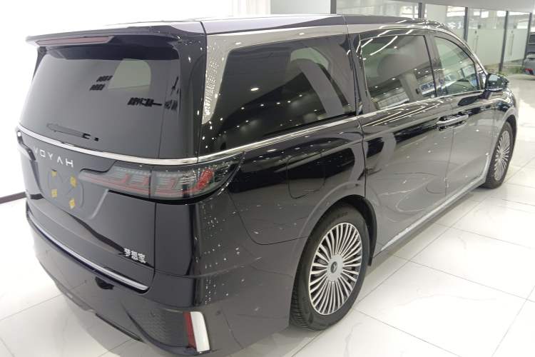 Used VOYAH Dream 2025 PHEV Four-Wheel-Drive Flagship Kunpeng Edition
