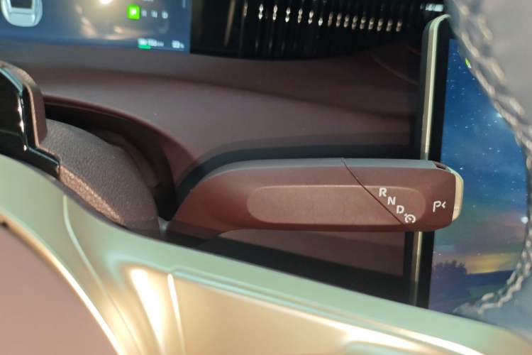 Used  11 2022 Ultra-Long Range Dual-Motor Luxury Edition 4 Seats