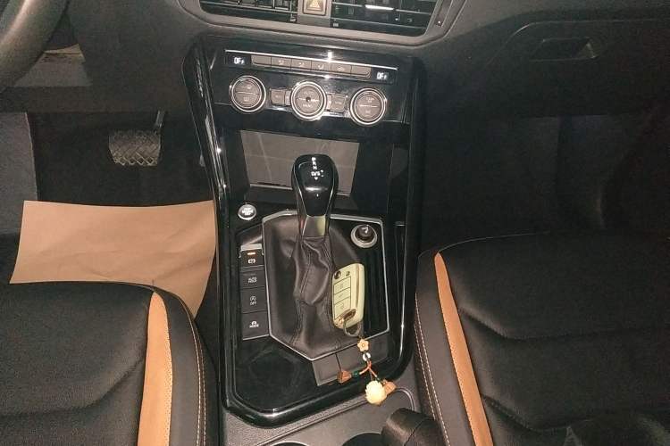 Used Volkswagen Tayron 2019 330TSI Two-Wheel-Drive Luxury Version China V Emission Standard