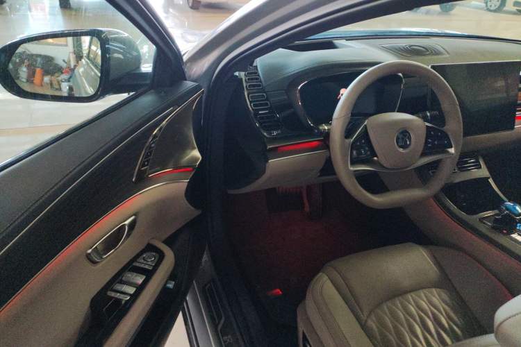 Used BYD Han 2025 DM-i Intelligent Driving Edition 125KM LiDAR Flagship Model
