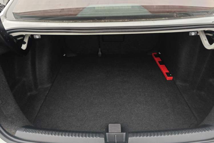 Used Volkswagen Sagitar 2015 1.6L Manual Comfort Model
