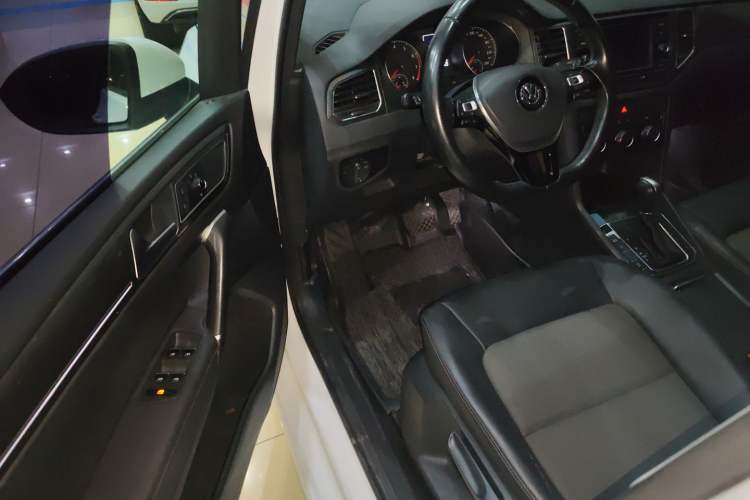 Used Volkswagen Golf Sportsvan 2018 230TSI Automatic Trend Edition
