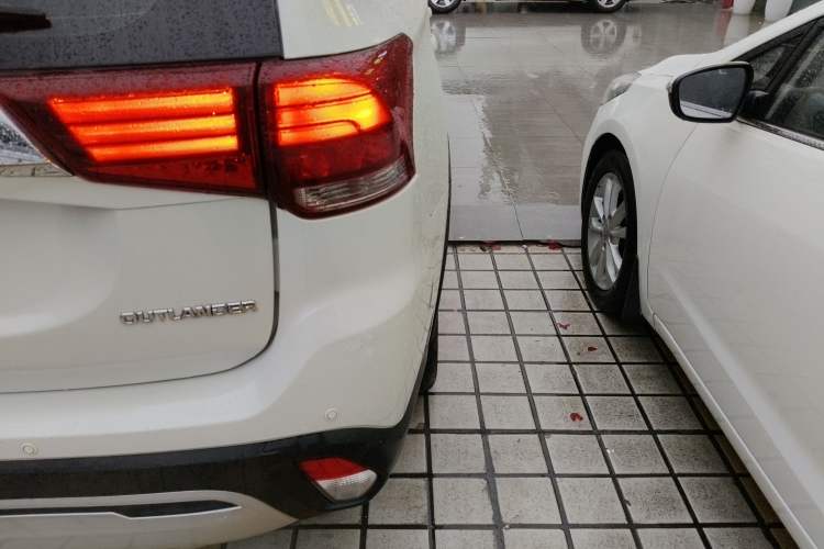 Used Mitsubishi Outlander 2020 2.0L Two-Wheel Drive Comfort Edition 5 Seats