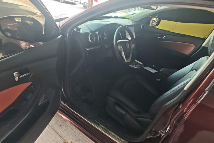 Used Venucia T70 2015 2.0L CVT Smart Choice Edition