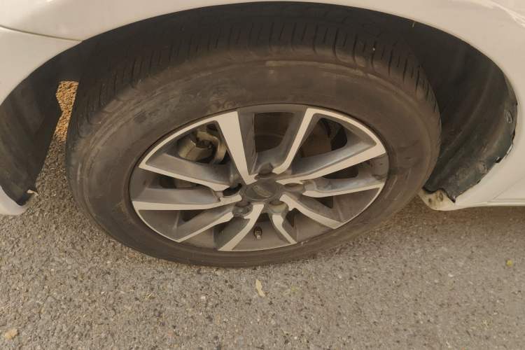 Used Geely Auto Emgrand 2019 Leading Edition 1.5L CVT Upward Connectivity Model China V Standard