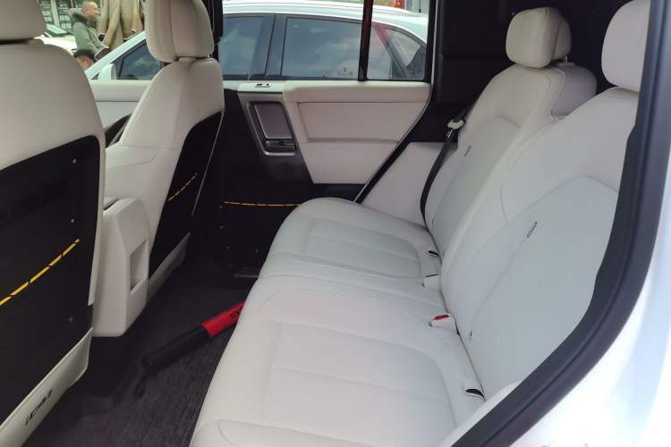 Used  V23 2025 401 Two-Wheel Drive Intelligent Driving Version
