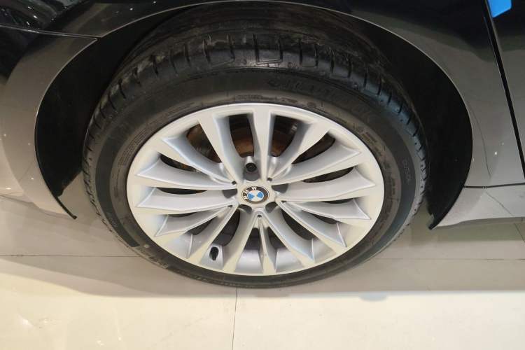 Used BMW 5 Series 2019 525Li Luxury Package
