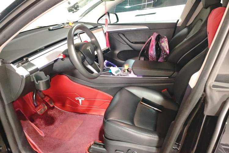 Used Tesla Model Y 2023 Rear-Wheel-Drive Version
