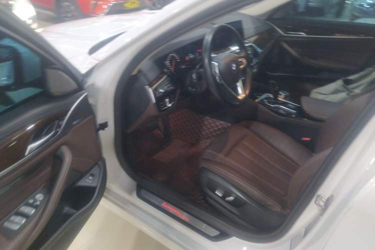 Used BMW 5 Series 2018 525Li Luxury Package