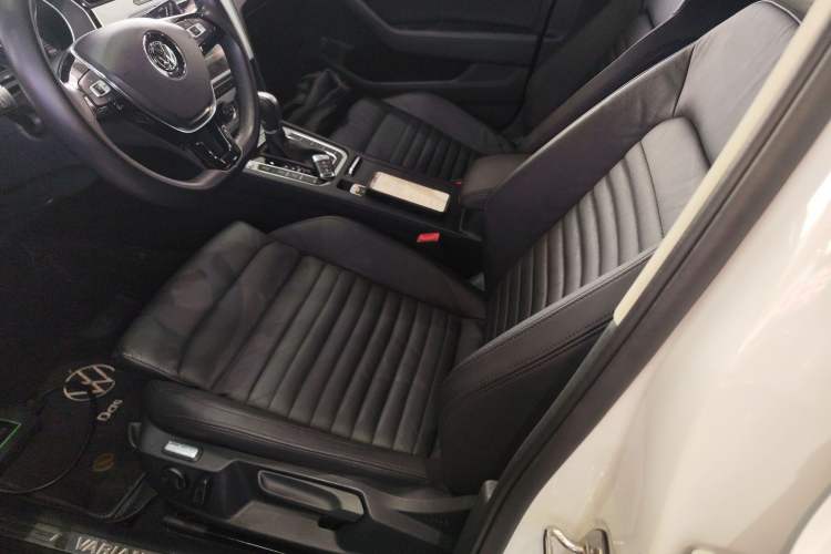 Used Volkswagen Variant 2018 380TSI Two-Wheel Drive Comfort Edition
