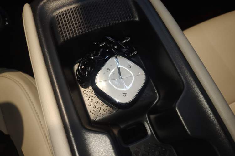 Used Wuling Bingo PLUS 2024 330 km Range Five-Seater Version
