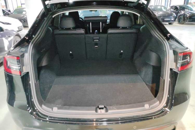 Used Tesla Model Y 2023 Rear-Wheel-Drive Version
