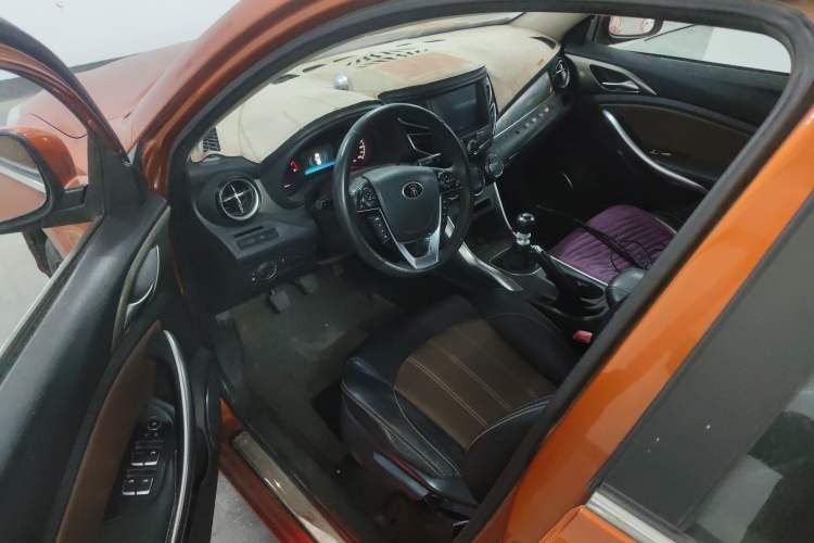 Used BYD Song 2016 Gaishi Edition 1.5TI Manual Haoya Model
