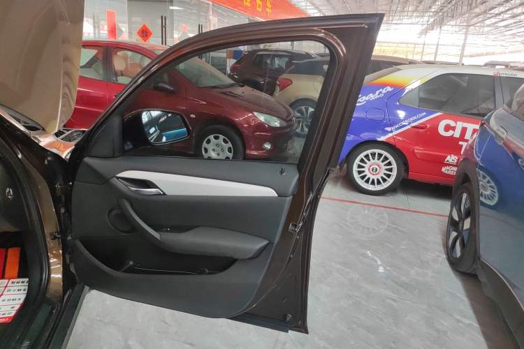 Used BMW X1 2014 sDrive18i Leading Model
