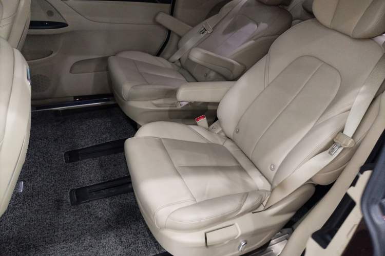 Used Buick GL8 2022 ES Landtrek 653T Luxury Edition