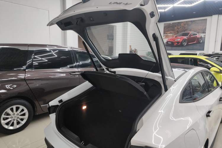 Used Changan UNI-V iDD 2024 Blue Whale Smart Electric iDD 136km Luxury Model