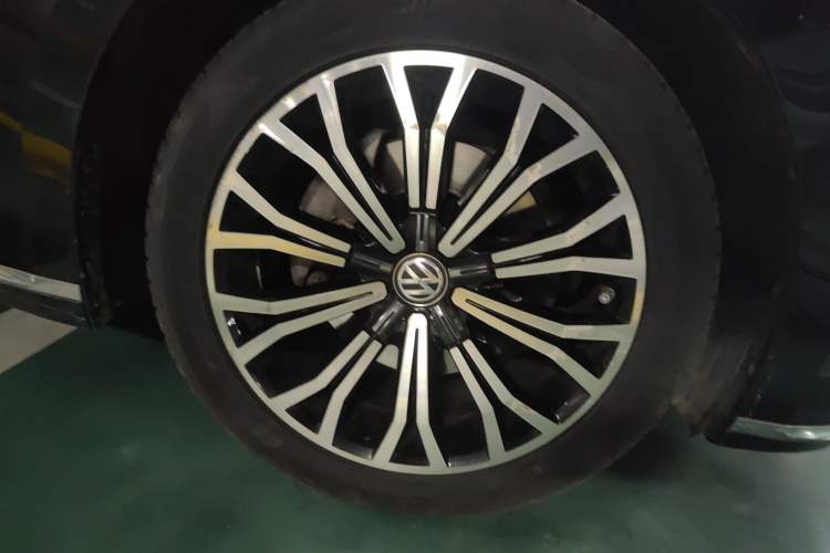 Used Volkswagen Phideon 2018 Revised Version 380TSI Two-Wheel Drive Business Edition
