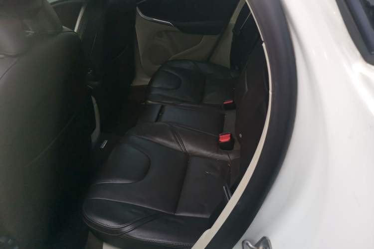 Used Volvo V40 2015 1.6T Zhiyi Edition