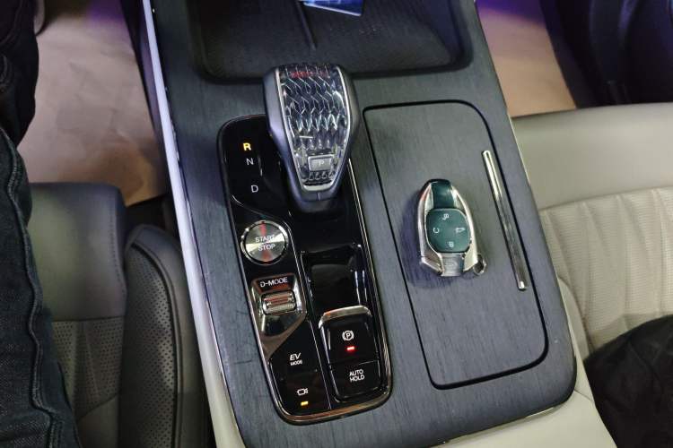 Used GAC Trumpchi GS8 2022 Double-Energy Series 2.0TM Two-Wheel Drive Prestige Edition (6 Seats)
