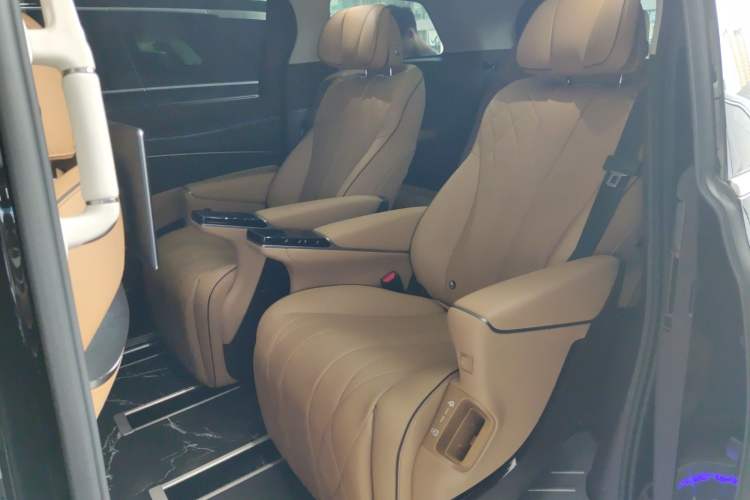 Used Denza D9 2024 DM-i 980 Four-Wheel Drive Prestige Model
