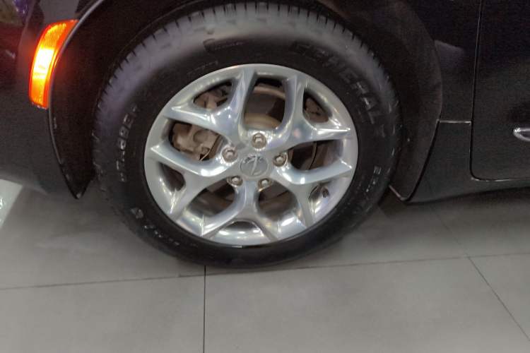 Used Chrysler Grand Voyager 2017 3.6L Premium Edition