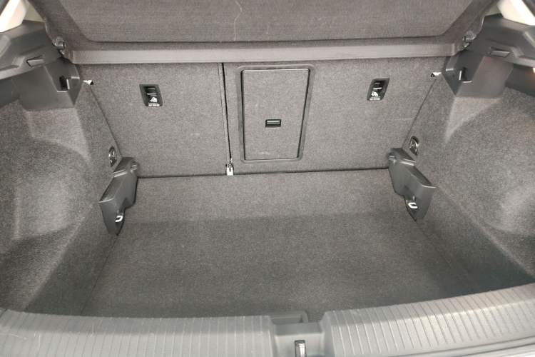 Used Volkswagen T-ROC 2021 280TSI DSG Two-Wheel Drive Comfort Connect Edition
