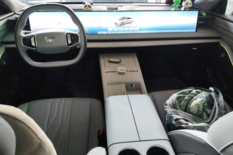 Used  E8 2024 550 km Range Rear-Drive MAX
