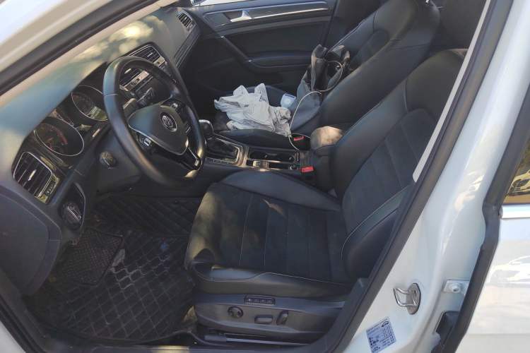 Used Volkswagen Golf 2018 230TSI Automatic Luxury Version
