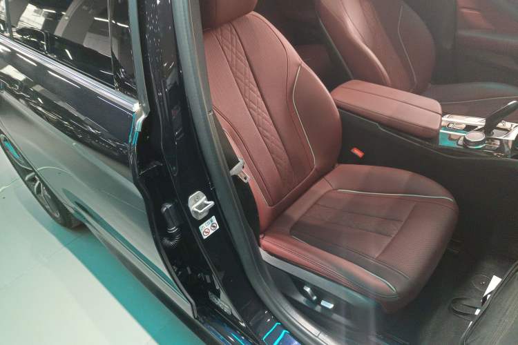 Used BMW 5 Series 2022 Second Facelift 525Li M Sport Package
