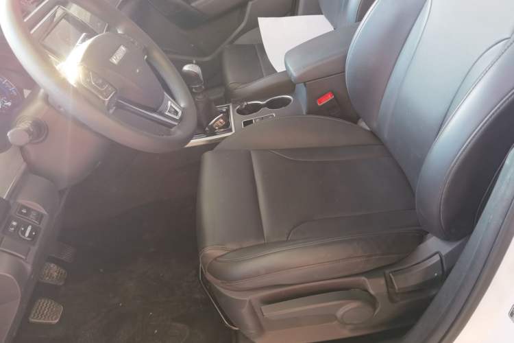 Used Haval H2 2018 Chuanxiang Edition Red Badge 1.5T Manual Two-Wheel Drive Fashionable Model