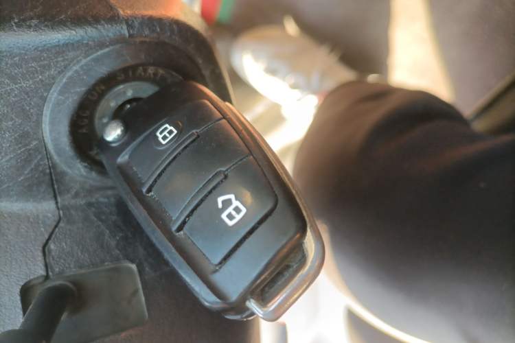 Used  Refine 2011 2.0L Shuttle Gasoline Comfort Edition HFC4GA3
