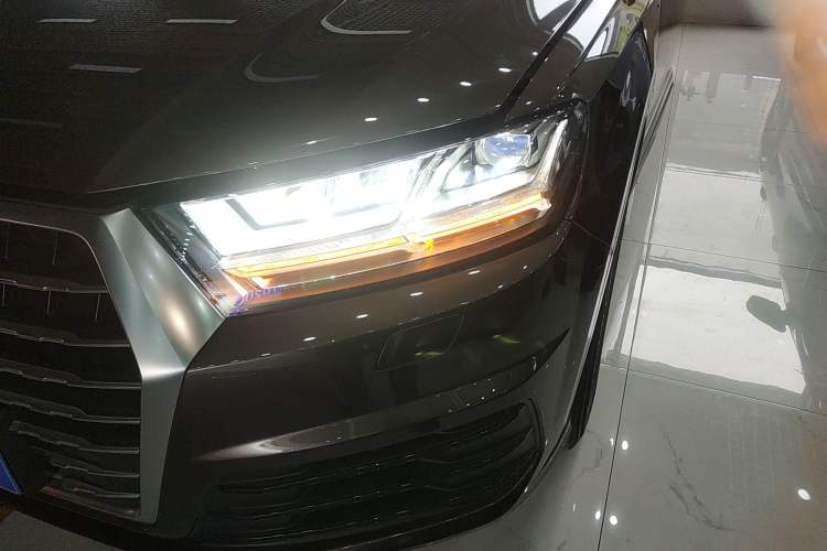 Used Audi Q7 2018 40 TFSI Comfort Model
