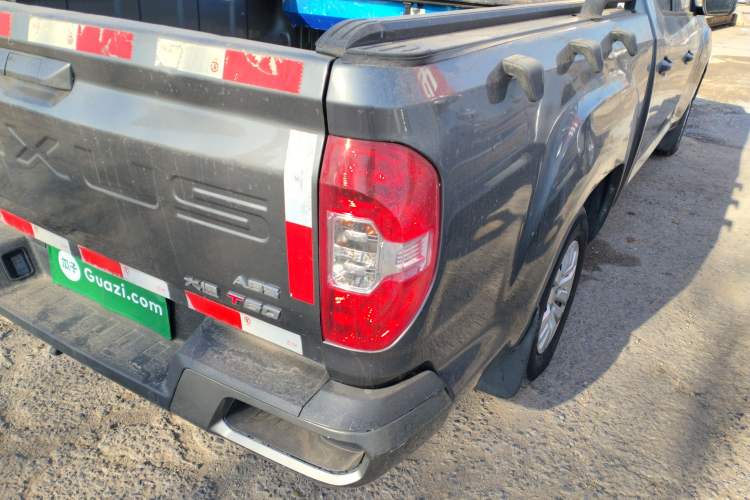 Used SAIC MAXUS T60 2017 2.8T Diesel Manual Two-Wheel Drive Low-Profile Comfort Version Long Wheelbase China V Emission Standard
