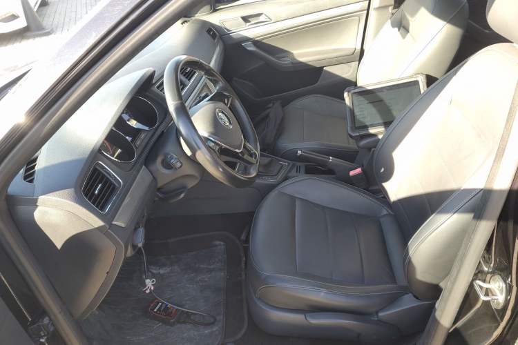 Used Volkswagen Lavida 2015 1.6L Automatic Comfort Edition
