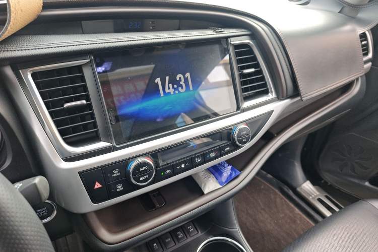 Used Toyota Highlander 2018 2.0T Four-Wheel Drive Prestige Version 7 Seats China V Emission Standard