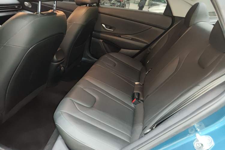 Used Hyundai Elantra 2021 1.5L CVT LUX Prestige Edition
