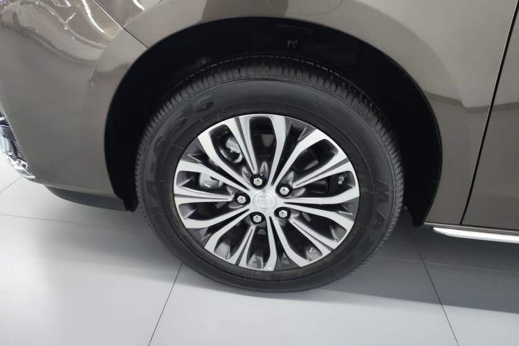 Used Buick GL8 2023 Land Executive Class Comfort Model
