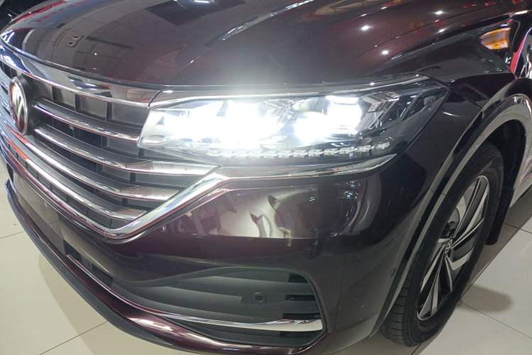 Used Volkswagen Viloran 2022 380TSI Luxury Edition
