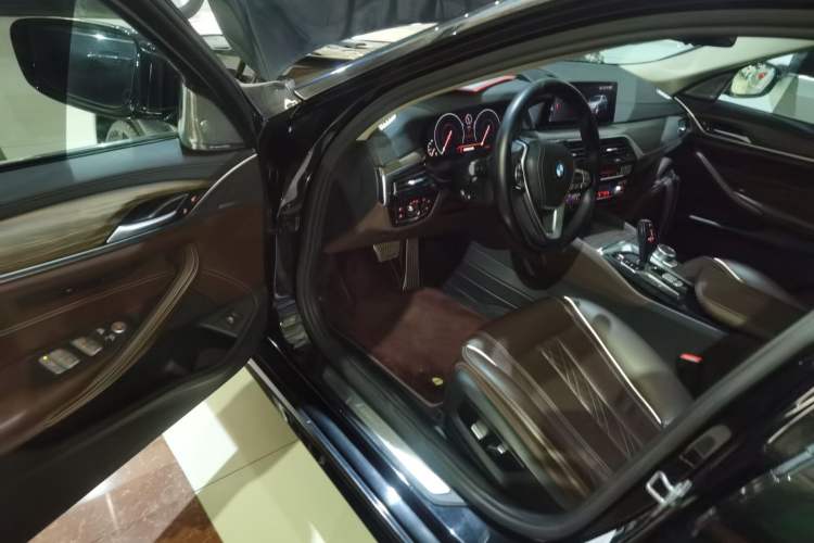 Used BMW 5 Series 2019 530Li Leading Model Luxury Package
