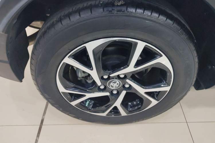 Used Toyota C-HR 2018 2.0L Leading with Sunroof China VI Standard
