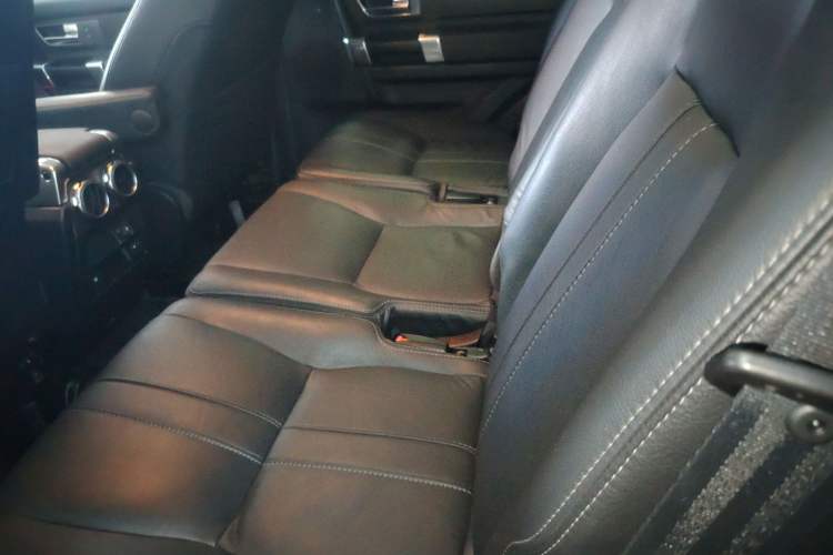 Used Land Rover Discovery 2016 3.0 SC Obsidian Black Heritage Edition SE
