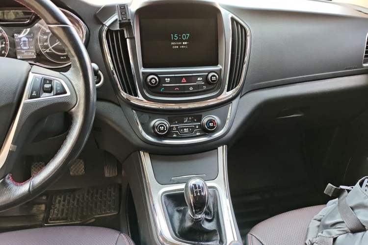 Used Baojun 560 2015 1.8L Manual Luxury Model
