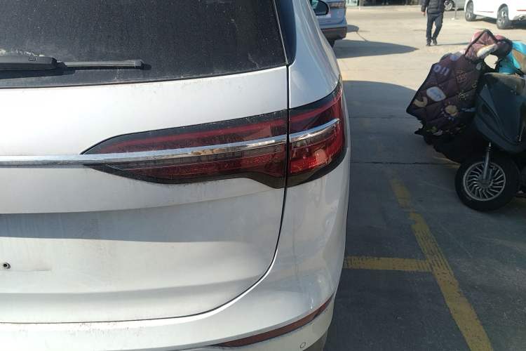 Used Volkswagen Viloran 2024 330TSI Luxury Edition
