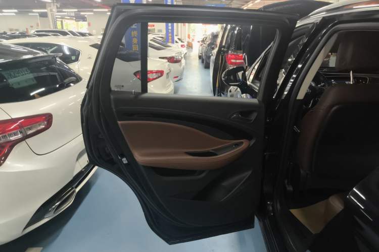 Used Buick Envision 2020 20T Two-Wheel Drive Luxury Model
