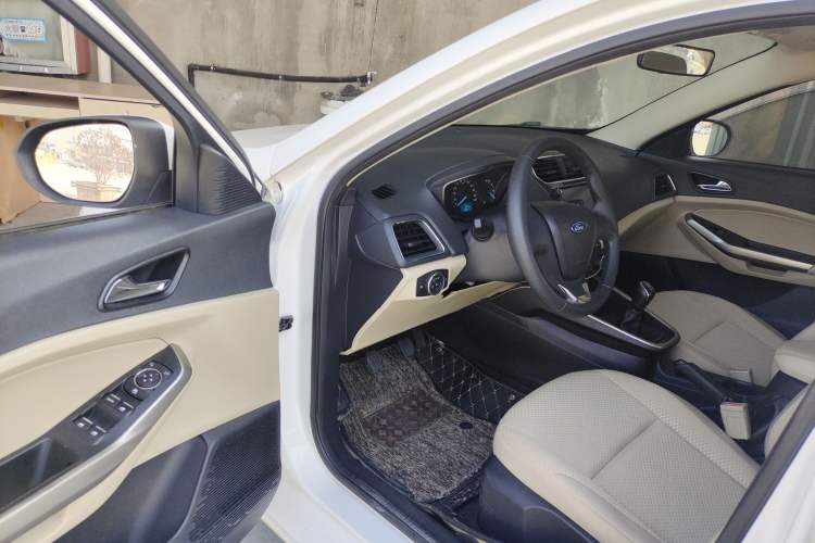 Used Ford Escort 2015 1.5L Manual Comfort Model
